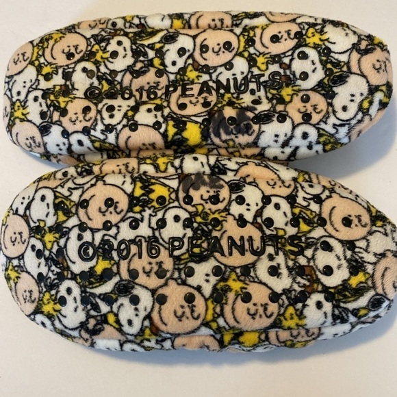 Peanuts Charlie, Charlie Brown and snoopy bedroom slippers size 8 to 8 1/2 half - Picture 2 of 4